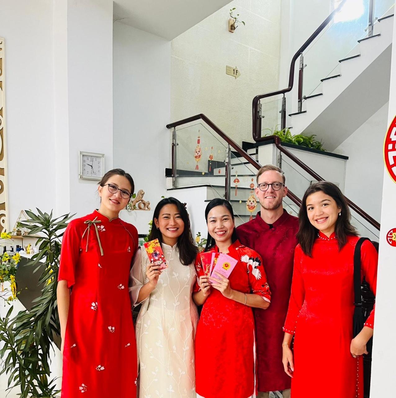 Hello Saigon Homestay Хошимин Екстериор снимка