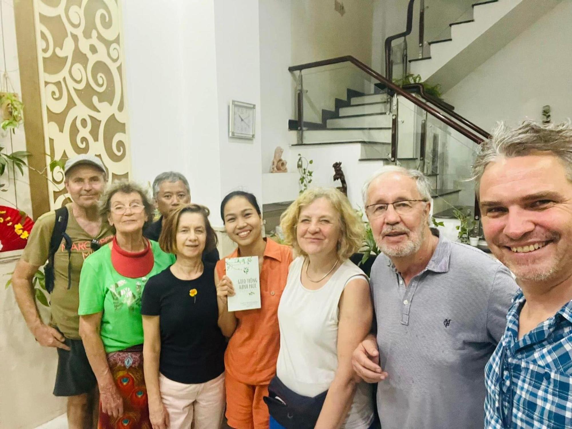 Hello Saigon Homestay Хошимин Екстериор снимка